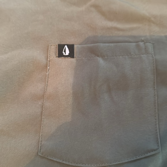 TACHUNTFISH button down new xl - Picture 2 of 4